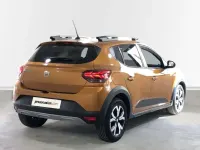 Usado Dacia Sandero Comfort 101 CV (74 kW) 2021 Naranja Utilitario