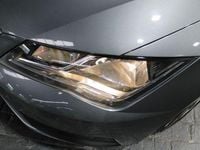 Usado Seat Leon Reference 115 CV (84 kW) 2018 Gris / plata Berlina