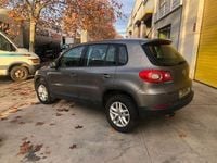 Usado VW Tiguan Advance 122 CV (89 kW) 2011 Gris SUV