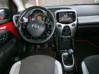 Usado Toyota Aygo X-play 69 CV (50 kW) 2016 Rojo Utilitario