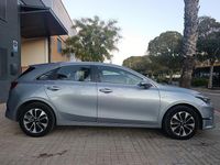 Usado Kia Ceed 136 CV (100 kW) 2023 Gris / plata Utilitario