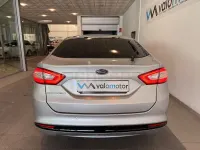 Usado Ford Mondeo Titanium 150 CV (110 kW) 2015 Gris / plata Berlina