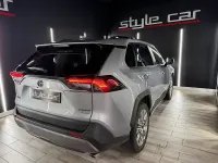 Usado Toyota RAV4 Hybrid Luxury 222 CV (163 kW) 2021 Gris / plata SUV