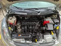 Usado Ford Fiesta Trend 82 CV (60 kW) 2011 Gris / plata Utilitario
