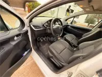 Usado Peugeot 207 70 CV (51 kW) 2010 Blanco Berlina