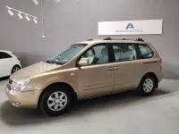 Usado Kia Carnival LX 144 CV (105 kW) 2006 Marrón Monovolumen