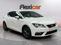 Usado Seat Leon Style Plus 125 CV (91 kW) 2018 Blanco Berlina