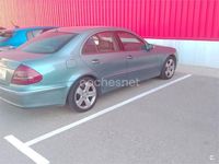 Usado Mercedes E270 Elegance 170 CV (125 kW) 2003 Azul Berlina
