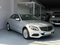 Usado Mercedes C180 Avantgarde 156 CV (114 kW) 2015 Gris / plata Berlina