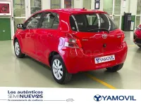 Usado Toyota Yaris Connect Style 101 CV (74 kW) 2011 Rojo Utilitario