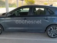 Usado Hyundai i30 110 CV (80 kW) 2021 Gris / plata Berlina