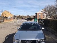 Usado Audi A4 125 CV (91 kW) 1998 Gris / plata Berlina