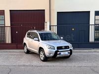 Usado Toyota RAV4 Premium 177 CV (130 kW) 2008 Gris / plata SUV