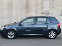 Usado VW Golf V Highline 102 CV (75 kW) 2007 Gris / plata Berlina