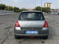 Usado Suzuki Swift GLX 92 CV (67 kW) 2006 Gris / plata Utilitario