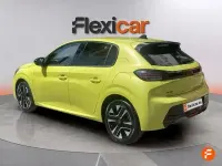 Usado Peugeot 208 Allure 100 CV (73 kW) 2025 Verde Utilitario