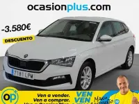 Usado Skoda Scala Ambition 110 CV (80 kW) 2021 Blanco Utilitario