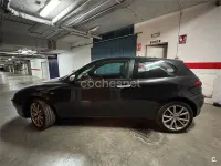 Usado Alfa Romeo 147 Distinctive 105 CV (77 kW) 2004 Negro Utilitario