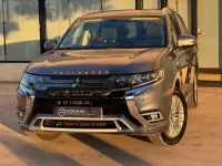 Usado Mitsubishi Outlander P-HEV 224 CV (164 kW) 2019 Gris SUV