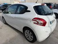 Usado Peugeot 208 Access 82 CV (60 kW) 2012 Blanco Utilitario