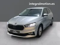 Usado Skoda Fabia Selection 95 CV (69 kW) 2025 Gris Utilitario