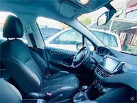 Usado Peugeot 208 Active 82 CV (60 kW) 2013 Blanco Utilitario