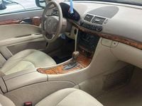 Usado Mercedes E320 Elegance 224 CV (164 kW) 2006 Azul Berlina
