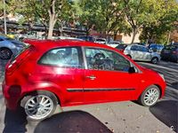 Usado Ford Fiesta Sport 90 CV (66 kW) 2006 Rojo Utilitario
