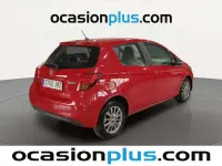 Usado Toyota Yaris Active 99 CV (72 kW) 2017 Rojo Utilitario