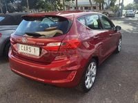 Usado Ford Fiesta Trend 100 CV (73 kW) 2018 Granate Utilitario