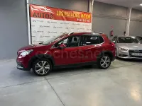 Usado Peugeot 2008 Allure 120 CV (88 kW) 2018 Rojo SUV