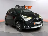 Usado Toyota Aygo X-play 72 CV (52 kW) 2020 Negro Utilitario