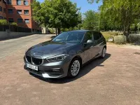 Usado BMW 118 Comfort Edition 140 CV (102 kW) 2021 Gris / plata Berlina
