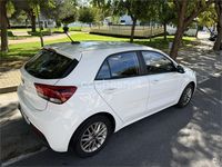 Usado Kia Rio 84 CV (61 kW) 2018 Blanco Berlina