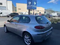 Usado Alfa Romeo 147 Distinctive 115 CV (84 kW) 2004 Azul Utilitario