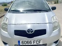 Usado Toyota Yaris 90 CV (66 kW) 2006 Gris / plata Berlina