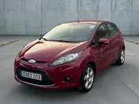 Usado Ford Fiesta Trend 82 CV (60 kW) 2010 Granate Berlina