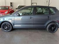 Usado VW Polo Highline 79 CV (58 kW) 2007 Gris Utilitario