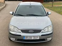 Usado Ford Mondeo Futura 130 CV (95 kW) 2004 Gris / plata Berlina