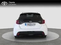 Usado Toyota Yaris Hybrid Style 116 CV (85 kW) 2022 Blanco Monovolumen