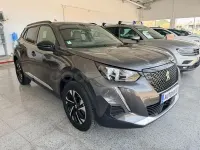 Usado Peugeot 2008 Allure 130 CV (95 kW) 2023 Gris / plata SUV
