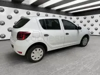 Usado Dacia Sandero Lauréate 73 CV (53 kW) 2018 Blanco Berlina
