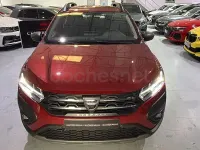 Usado Dacia Sandero Comfort 91 CV (66 kW) 2021 Granate Berlina