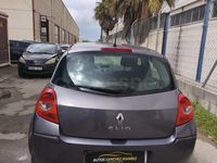 Usado Renault Clio II 85 CV (62 kW) 2007 Beige Berlina