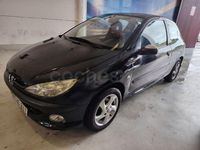 Usado Peugeot 206 110 CV (80 kW) 2002 Negro Berlina