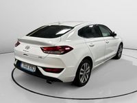 Usado Hyundai i30 120 CV (88 kW) 2018 Blanco Berlina