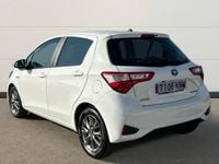 Usado Toyota Yaris Hybrid Active 101 CV (74 kW) 2018 Blanco Utilitario