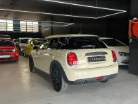 Usado Mini ONE 102 CV (75 kW) 2019 Beige Utilitario