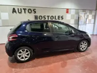 Usado Peugeot 208 Allure 92 CV (67 kW) 2014 Negro Utilitario