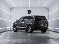 Usado Peugeot 5008 Allure 131 CV (96 kW) 2018 Gris / plata SUV